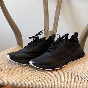 NEW NEVER WORN Sorel Black Sneakers